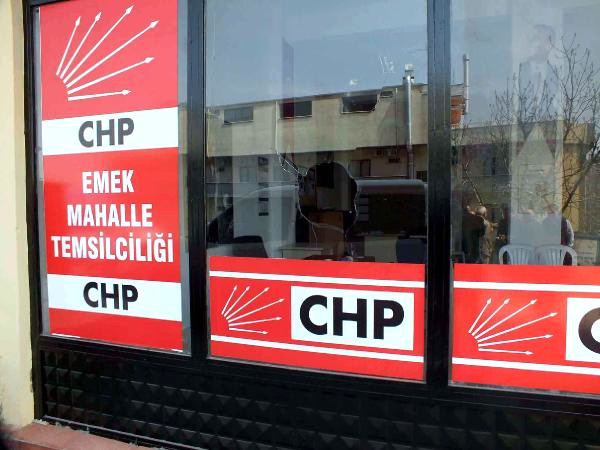 CHP Mahalle Temsilciliğine Taşlı Saldırı!
