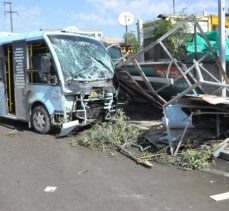 Gebze- Harem hattı Billboarda çarptı: 7 Kişi Yaralandı
