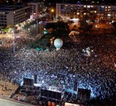 İsrail’de halk ‘Filistin’ için sokaklara döküldü!