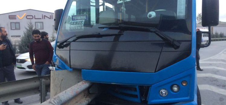 Gebze-Harem Minibüsü Kaza Yaptı: 6 Kişi Yaralandı