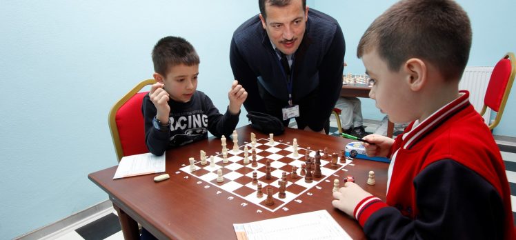 Büyükşehir’den okullara satranç sınıfı 
