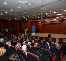 Çayırova Belediyesi sağlık seminerlerine devam ediyor