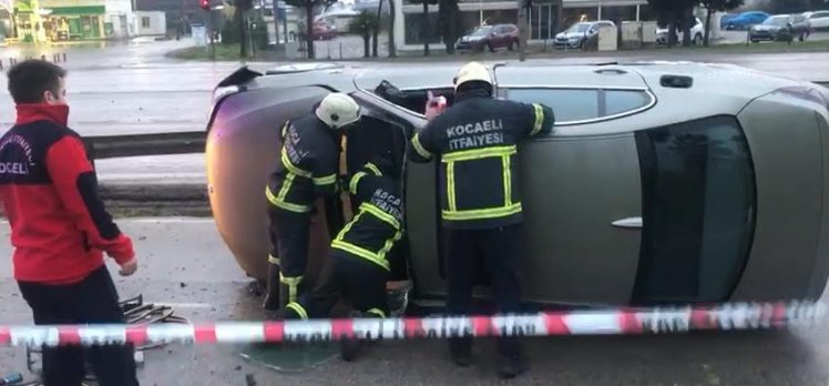 Sıkışan sürücüyü Büyükşehir itfaiyesi kurtardı
