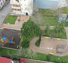 Çayırova’da iki park daha yenilendi