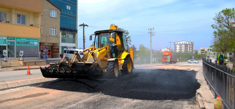 Gebze Yeni Bağdat Caddesi’nde asfalt yama çalışması