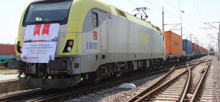 41 vagonlu 2 ihracat treni Kocaeli’den yola çıktı