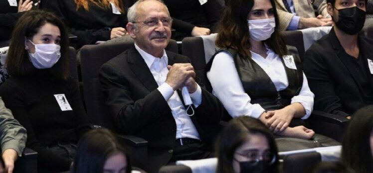 Gençler Kılıçdaroğlu’na ‘Cumhurbaşkanıyla aranız nasıl?’ sordu