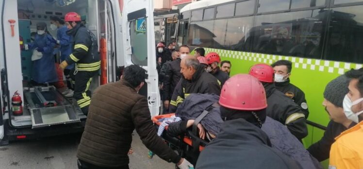 Feci otobüs kazasında anne öldü, 2 kızı yaralandı