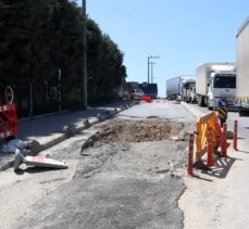 Gebze TIR garajları bölgesinde yol onarımı