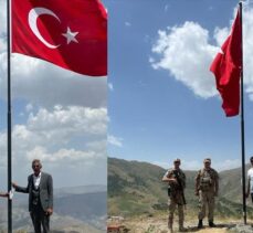 Gebzeli iş adamı Özkan Gedik’ten köyüne dev Türk Bayrağı