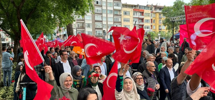 Cumhur İttifakı, İzmit’i<br>“Recep Tayyip Erdoğan” sloganlarıyla inletti