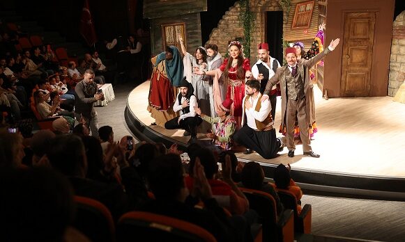 Darıca’da Kültür Sanat sezonu Cengiz Küçükayvz Tiyatrosuyla açıldı