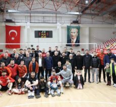 Gebze Belediyesi voleybol takımı Antalya yolcusu…