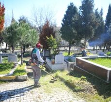 Çayırova’da mezarlıklar bayrama hazırlanıyor