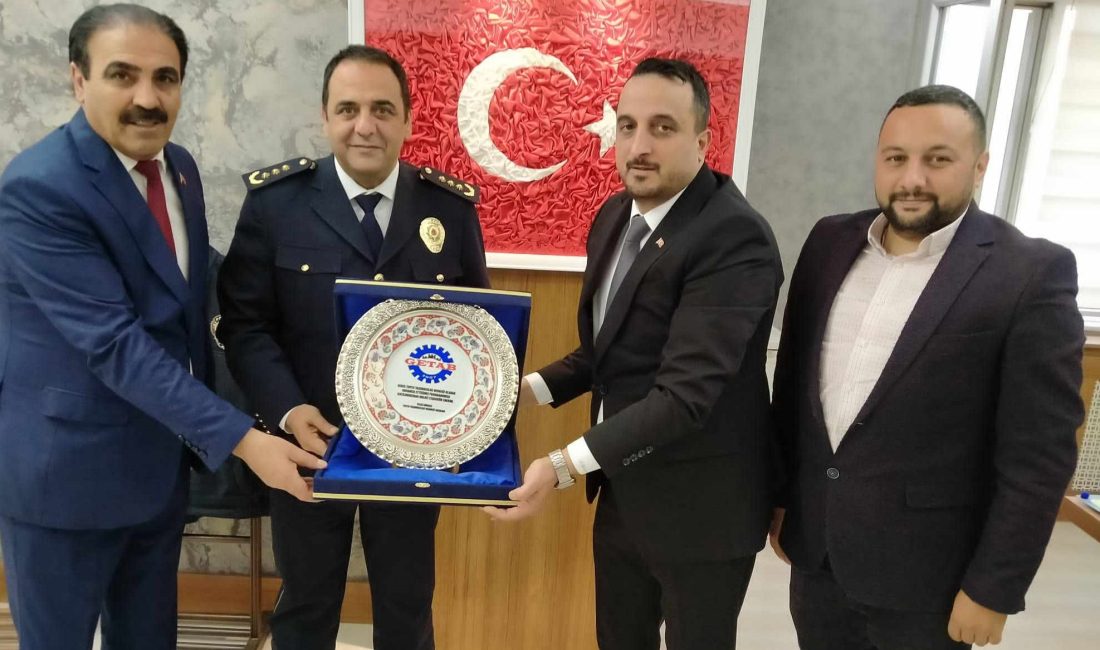 Gebze Toplu Taşımacılar Birliği (GETAB) Başkanı Sezayi Gürses ve yönetim