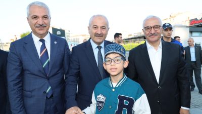 Gebze’de bayram sabahlarının vazgeçilmez geleneği haline gelen bayramlaşma programı, bu