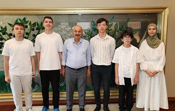 Gebze Belediye Başkanı Zinnur Büyükgöz, Liselere Geçiş Sistemi (LGS) sınavında