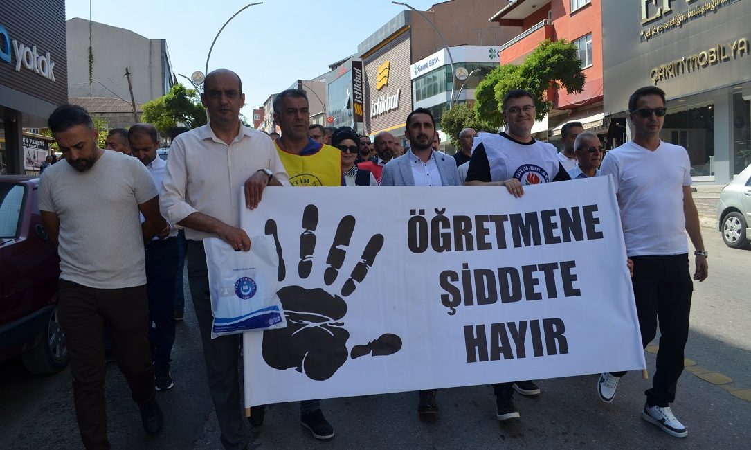 Geçtiğimiz ağustos ayında  Darıca  Mehmet Akif Ortaokulu’nda okul müdürü Ümit