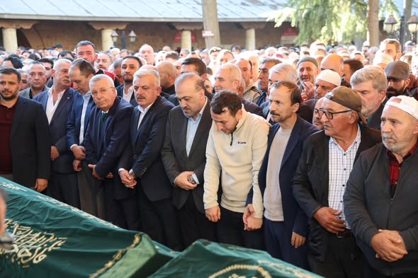 Gebze Mevlana Mahallesinde dün sabah saatlerinde  çöken 6 katlı binada