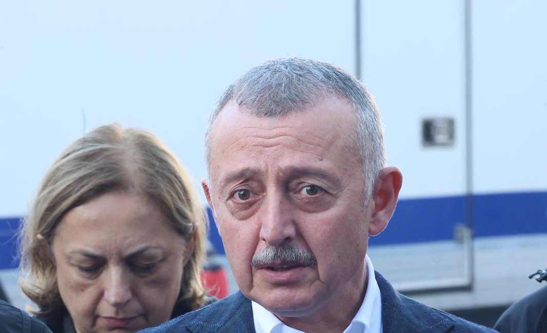 Kocaeli Büyükşehir Belediye Başkanı Tahir Büyakakın "16 bina, 27 iş