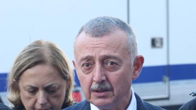 Kocaeli Büyükşehir Belediye Başkanı Tahir Büyakakın "16 bina, 27 iş