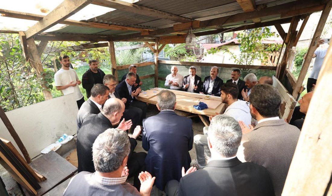 Kocaeli Büyükşehir Belediye Başkanı Tahir Büyükakın, Dilovası'ndaki imalathane yangınında hayatlarını