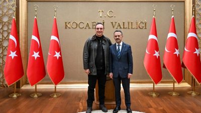 Kocaeli Valisi İlhami Aktaş, TRT Haber editörü Erhan Anzerlioğlu'nu ağırladı.