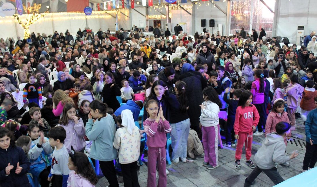 Kocaeli Büyükşehir Belediyesi tarafından Gebze Kent Meydanı’nda kurulan Ramazan Çadırı’nda
