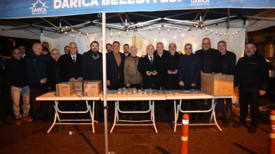 Darıca’da Ramazan-ı Şerif’in ilk teravih namazı, yoğun katılımla eda edildi.