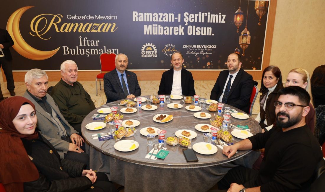 Gebze'de Mevsim Ramazan kapsamında düzenlenen iftar programında Gebze Belediyesi, özel