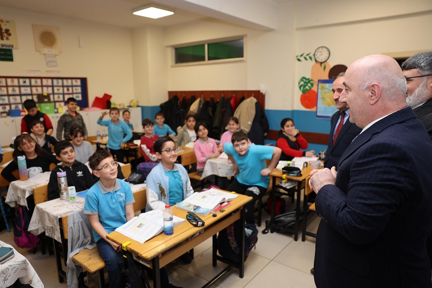 Darıca Belediye Başkanı Muzaffer Bıyık, her hafta pazartesi günü farklı