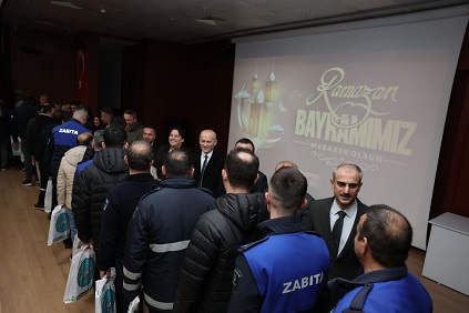 Çayırova Belediye Başkanı Bünyamin Çiftçi, mesai arkadaşlarıyla bir araya gelerek,