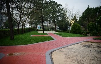 Çayırova Belediyesi Park ve Bahçeler Müdürlüğü’ne bağlı ekipler, ilçe genelindeki