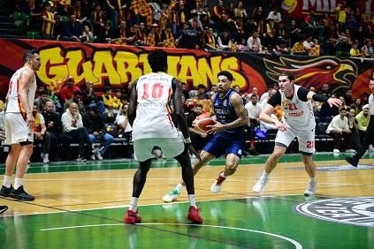 Türkiye Basketbol Ligi’nde normal sezonun sonuna doğru yaklaşırken liderlik koltuğunda