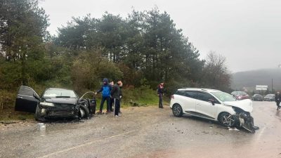 Mollafenari Balçık Mahallesi istikametinde meydana gelen trafik kazasında iki araç