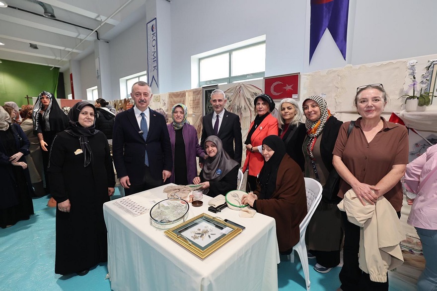 Kocaeli Büyükşehir Belediyesi’nin Halk Üniversitesi KO-MEK, beşinci ilçe sergisini Gebze’de