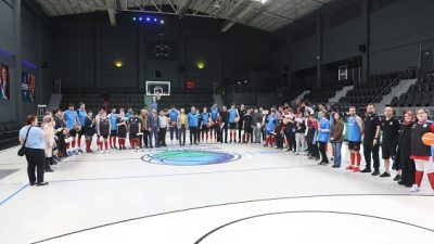 Çayırova Belediyesi Fatma Çelik Engelliler Merkezi’nde eğitim alan özel bireyler,