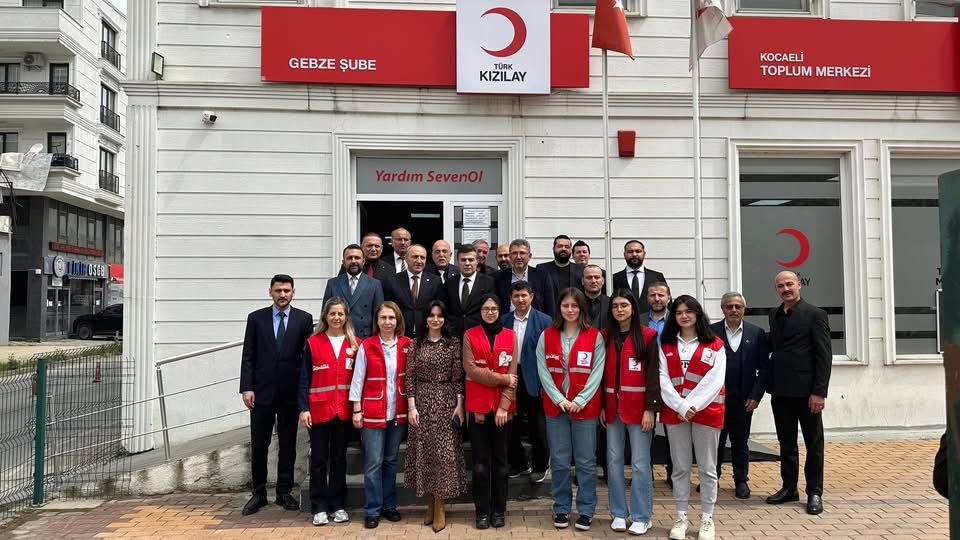 MHP Gebze İlçe Başkanı Dursun Daştangil ve yönetim kurulu üyeleri,