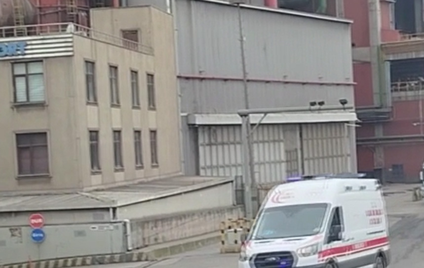 Dilovası’nda   Çolakoğlu fabrikasında yaklaşık 10 metre yükseklikten düşerek ağır yaralanan