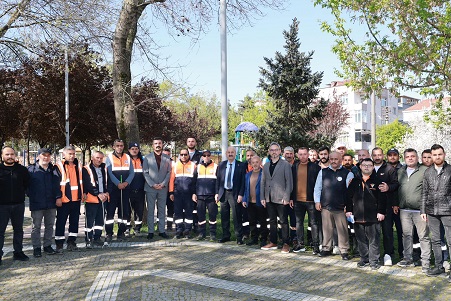 Gebze Belediyesi, baharın gelişiyle birlikte ilçe genelinde sürdürdüğü kapsamlı temizlik