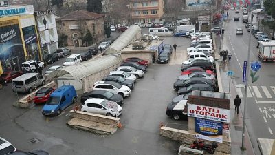Gebze İmam Hatip Lisesi karşısında 1992 yılında yapılan 70 araç