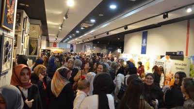 "Biz Birlikte Türkiye’yiz”  temasının işlendiği KOMEK Darıca yıl sonu sergisi