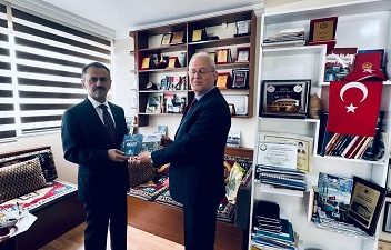 Kocaeli Valisi İlhami Aktaş, Gebze Gazetesi sahibi, belgesel yapımcısı, İKTAV