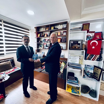 Kocaeli Valisi İlhami Aktaş, Gebze Gazetesi sahibi, belgesel yapımcısı, İKTAV