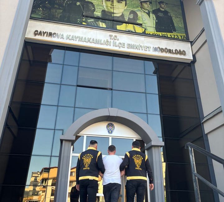  Hakkında 12 yıl 6 ay kesinleşmiş hapis cezası bulunan iki