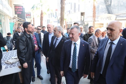 Kocaeli Büyükşehir Belediye Başkanı Tahir Büyükakın, “Sadece Hizmet Ettik” başlığıyla