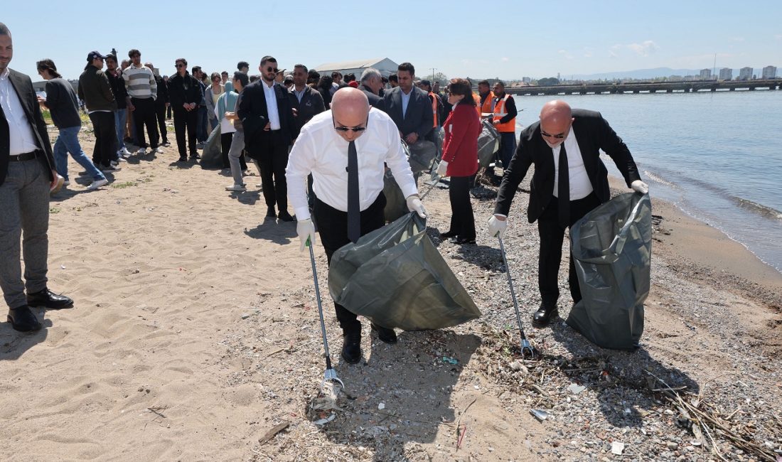Darıca’da denizlerin ve doğanın temizliğine dikkat çekmek amacıyla düzenlenen “Marmara’ya