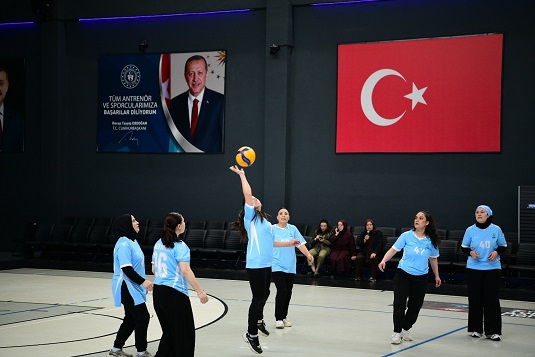 Çayırova Belediyesi’nin bilgi evleri velileri ve kursiyerlerinin katılımlarıyla gerçekleştirilen Çayırova’nın