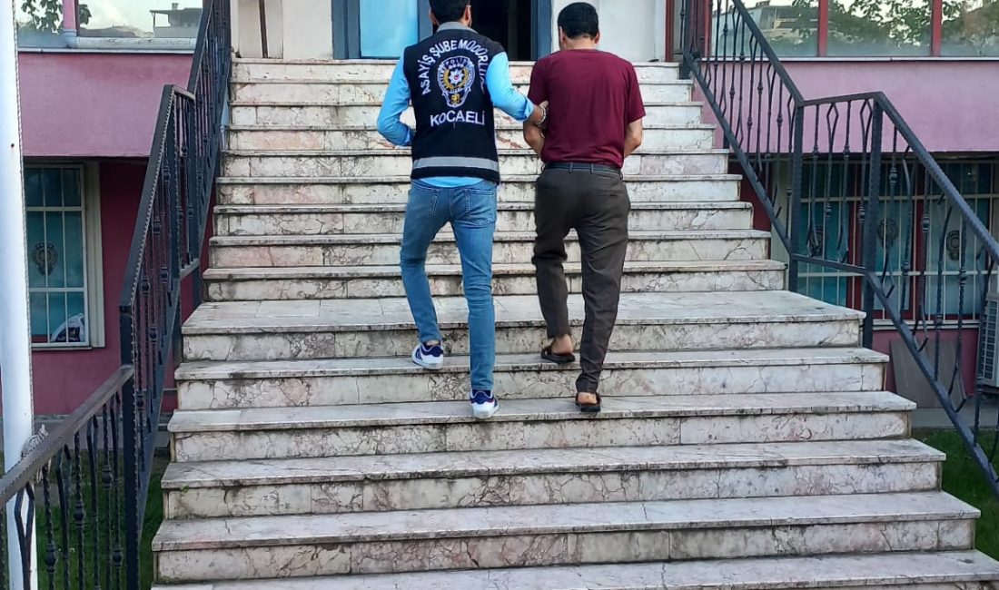 Polis aranan şahıslara yönelik yürüttüğü çalışmalar kapsamında, göçmen kaçakçılığı suçundan