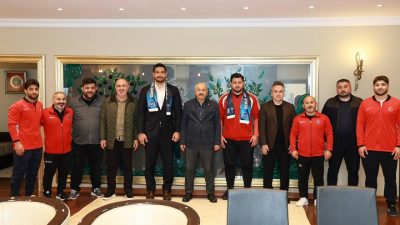 Türkiye Güreş Federasyonu Başkanı Taha Akgül, milli güreşçi Rıza Kayaalp, Gebze Belediye